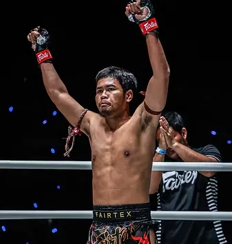 Muay Sok elbow fighter close range Muay Thai style